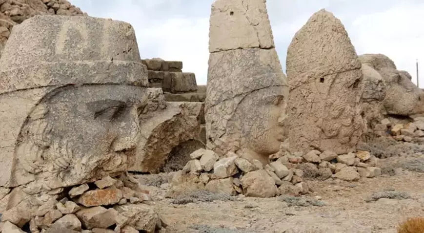 Nemrut’taki heykellere şırınga ile kireç! İşte sonuç