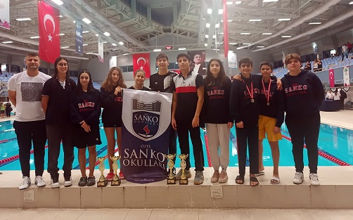 SANKO OKULLARI ÖĞRENCİLERİNİN YÜZME BAŞARISI