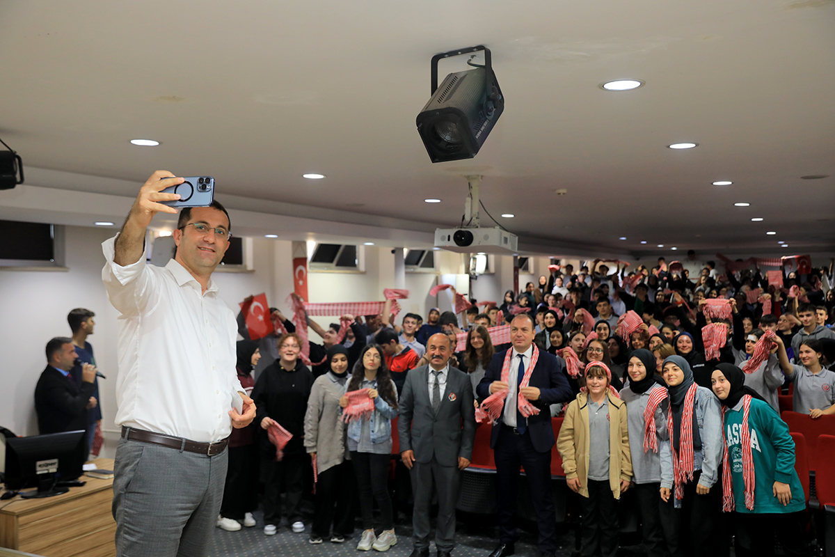 2.Yüzyılı gençlerle İnşa Edeceğiz