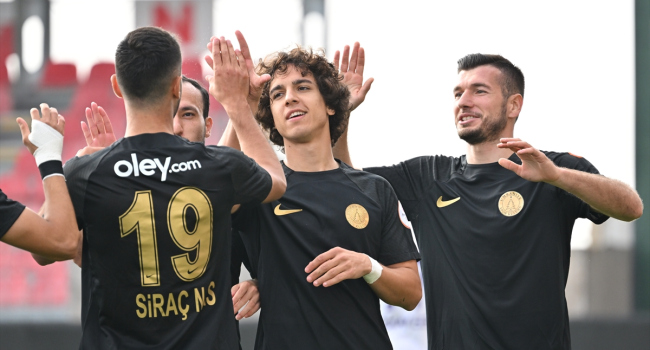 Ümraniyespor kupada rahat turladı