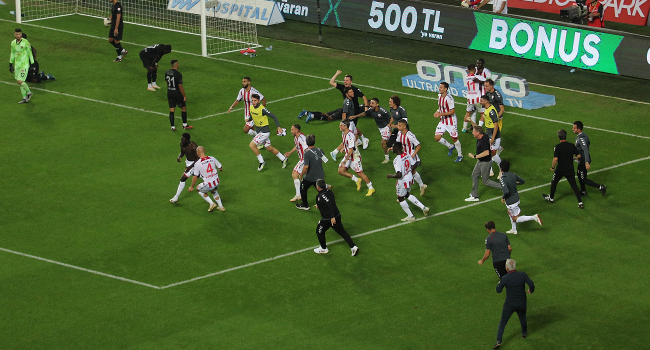 Samsunspor bu sezonki ilk galibiyetini aldı