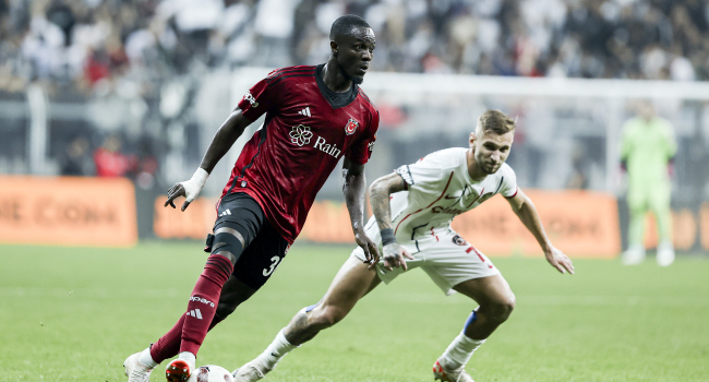 Eric Bailly özür diledi