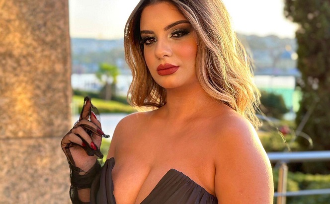 DUYGU NAR MODA DÜNYASINDA ZİRVEYE DOĞRU