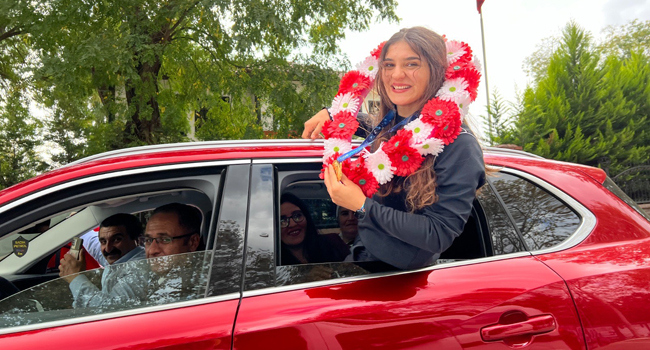 Nesrin Baş’a coşkulu karşılama