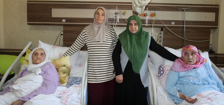 İki kız kardeş 16 yıl sonra hastanede kavuştular