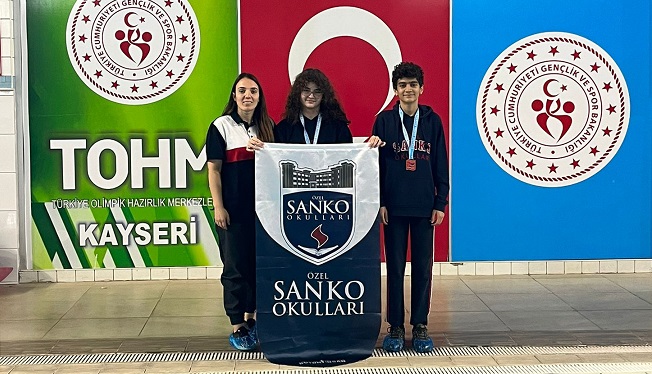 SANKO OKULLARI ÖĞRENCİLERİ TÜRKİYE YÜZME ŞAMPİYONASINA GİDİYOR