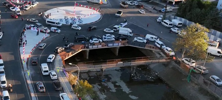 ADANA BÜYÜKŞEHİR, YÜREĞİR'DE YAPIMI TAMAMLANAN LEVENT KÖPRÜSÜ'NÜ HİZMETE AÇTI