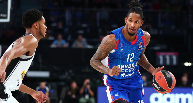 Anadolu Efes, Partizan'ı devirdi