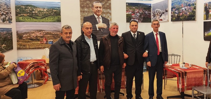 Başkan Aslan Rizeliler Gününde Stantları Gezdi