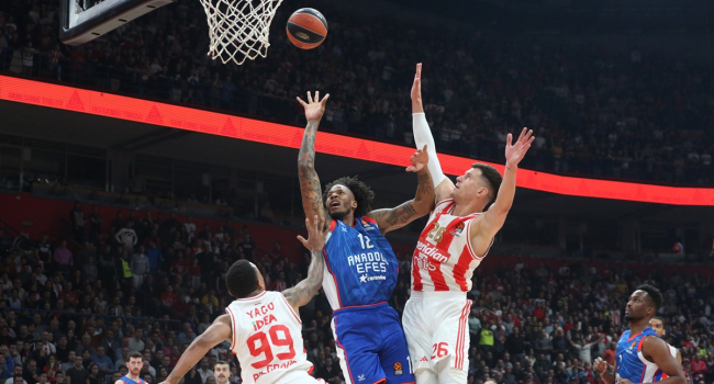 Anadolu Efes deplasmanda yıkıldı