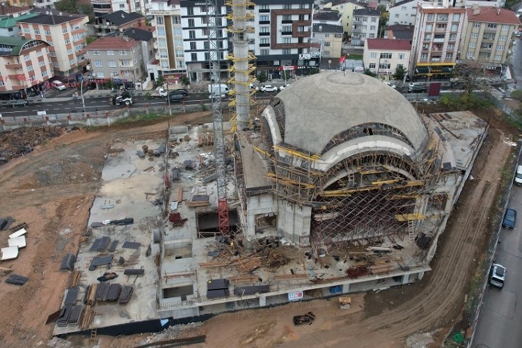 Çayırova'da kent meydanında çalışmalar sürüyor