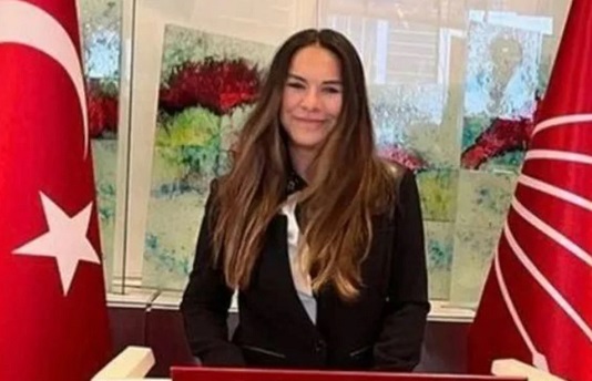 Arka Sokaklar Rıza Baba'nın eşi siyasete atılıyor! 