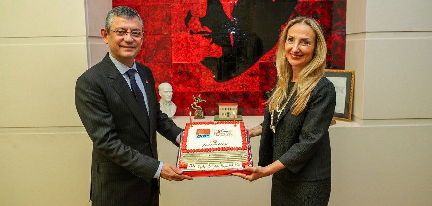 CHP lideri Özel, Kadın Kolları MYK üyeleriyle bir araya geldi