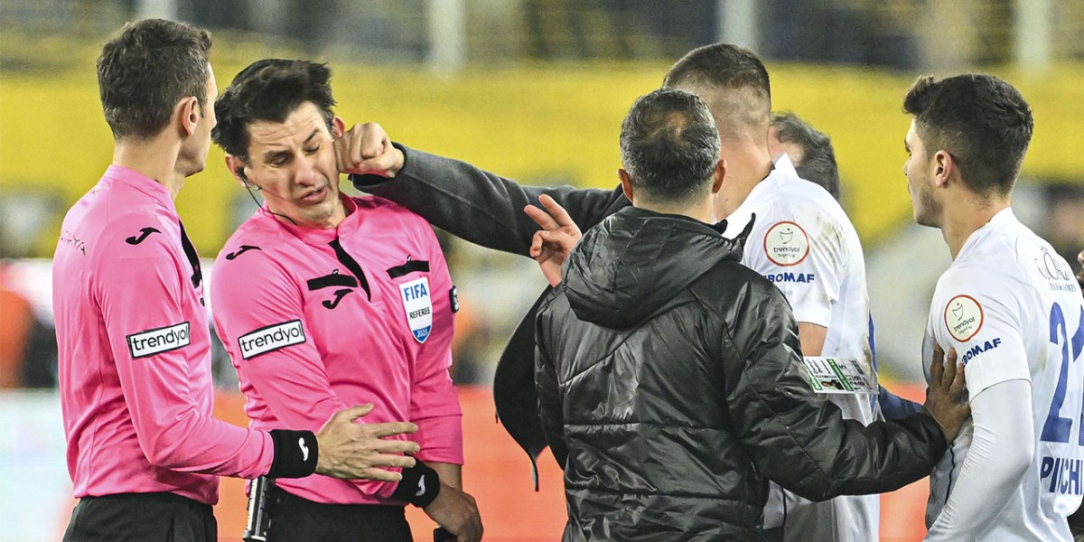 Türk Futboluna Vurulan O Yumruk