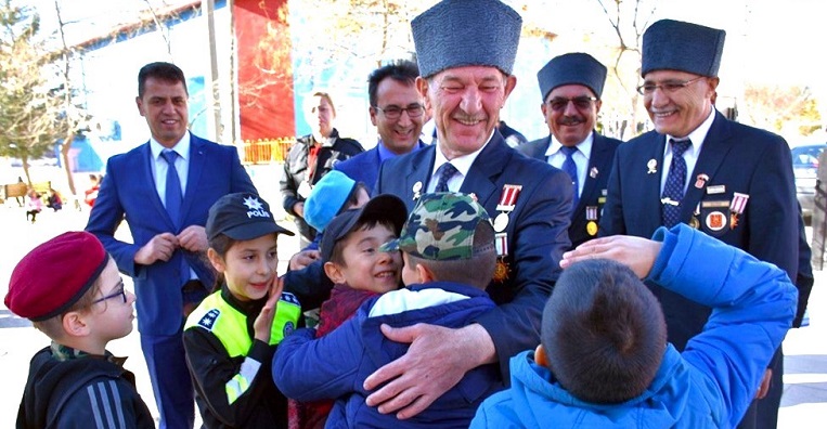 Vatan ve Kahramanlık Buluşmaları Projesi Öğrencilerle Gazileri Bri Araya Getirdi