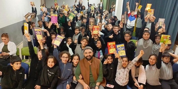 Karalahana kitap  kahramanı oluyor