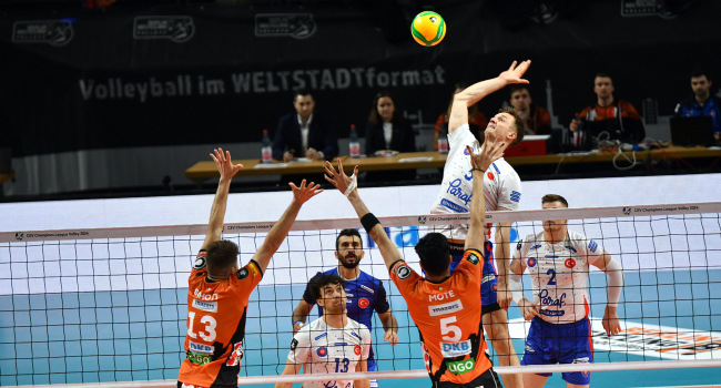 Halkbank ilk yenilgisini aldı