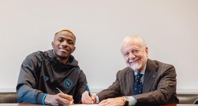 Osimhen 2026'ya kadar Napoli'de