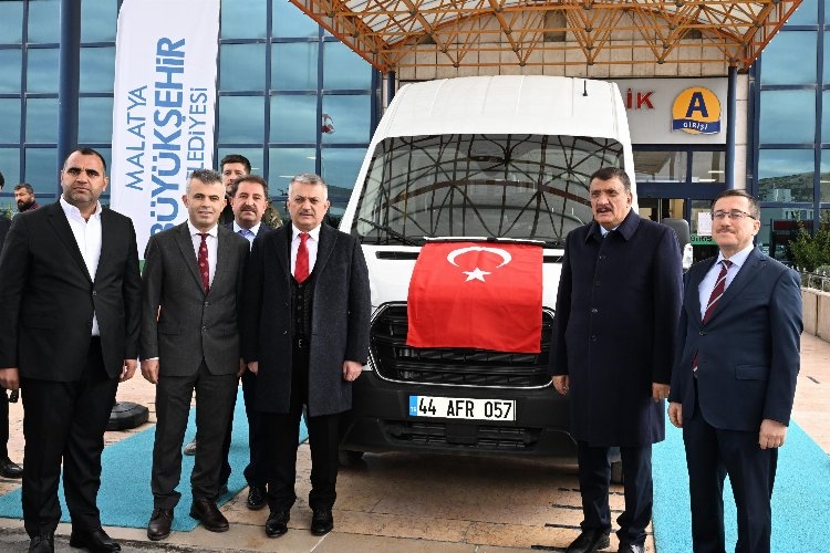 Malatya Büyükşehir'den TÖTM'e araç hediyesi