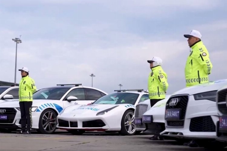 Ferrari'den Range Rover'a hepsi Emniyet'in oldu!