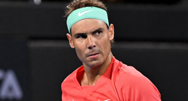 Nadal kortlara galibiyetle döndü