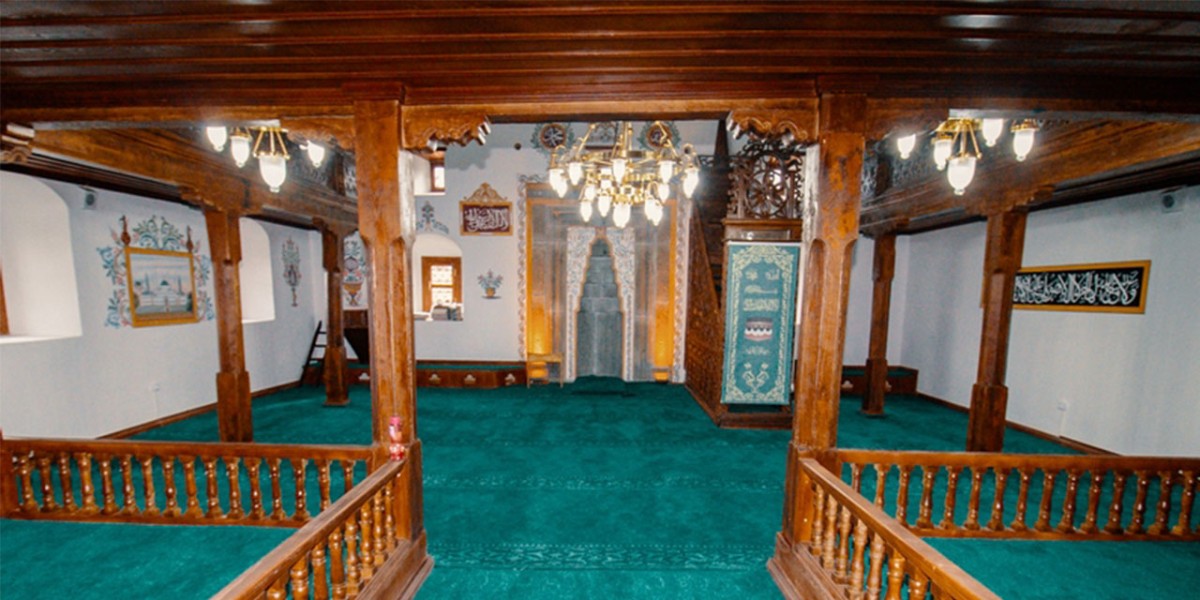 Rize’de 150 yıllık Akmescit Camii, restorasyonun ardından yeniden ibadete açıldı