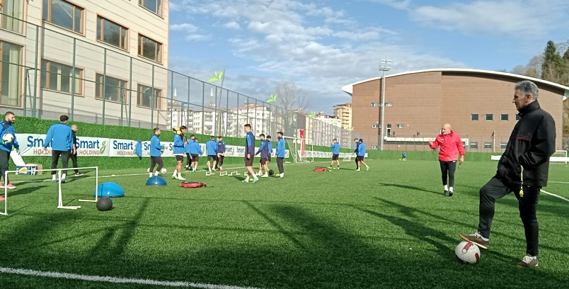  Çayelispor ikinci yarıya iddialı hazırlanıyor. 