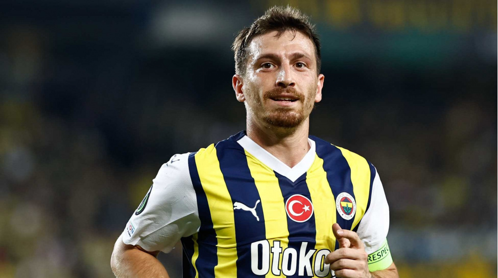 Yeşil Mavililer Mert Hakan Yandaş İle Flört Ediyor