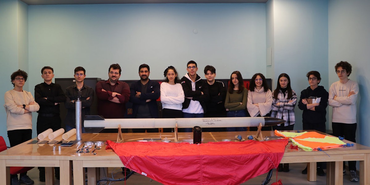 Rize'de lise öğrencileri yaptıkları roketle Rize’yi temsil edecekler