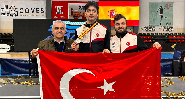Toprak Altınçekiç'ten gümüş madalya