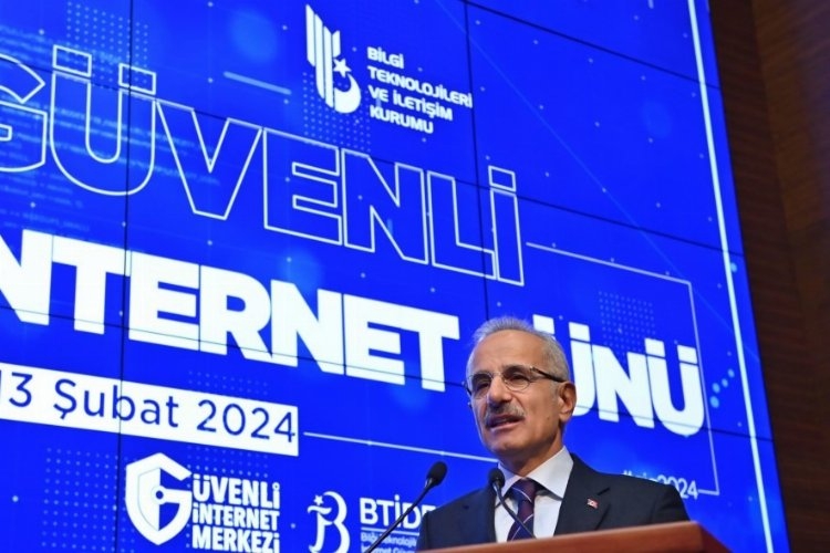 Bakan Uraloğlu: ″Çocuklarınızı internette yalnız bırakmayın″