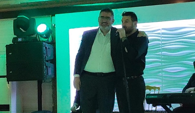 Belediye Başkan Adayı Rize’ de Kapalı salon Konseri Verdi