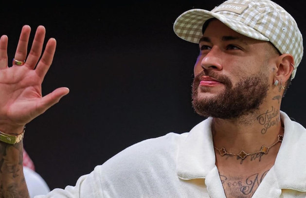 NEYMAR NE YAPTI? Neymar'ın giydiği kıyafet çok konuşuldu!