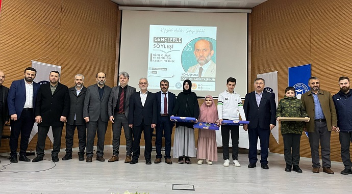 Rize’de “Hafız Olmak ve Hafızlığın Hakkını Vermek” konulu söyleşi yapıldı