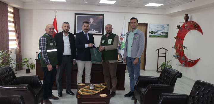 Rize Yeşilay'dan Hemşin Kaymakamı Furkan Dinçer’i ziyaret.