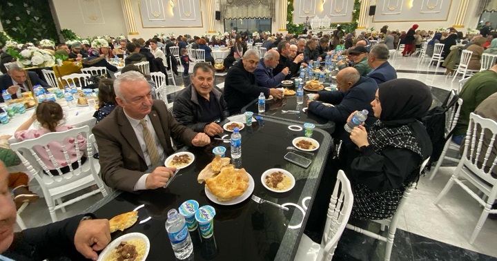 Derepazarı belediye başkanı Selim Metin’in düzenlediği iftar yemeğinde adeta zaferini ilan etti