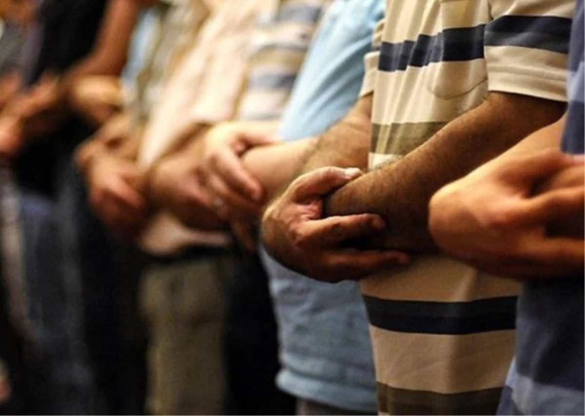 Arefe günü teravih var mı? Bu akşam teravih namazı kılınacak mı? 9 Nisan bugün teravih namazı kılınır mı?