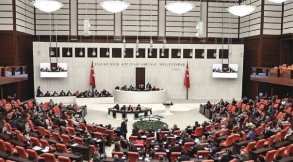 AK Parti ıstakoz olayı ne? Şebnem Bursalı savunmasında ne dedi? Mücahit Birinci ıstakoz olayına sert çıktı!
