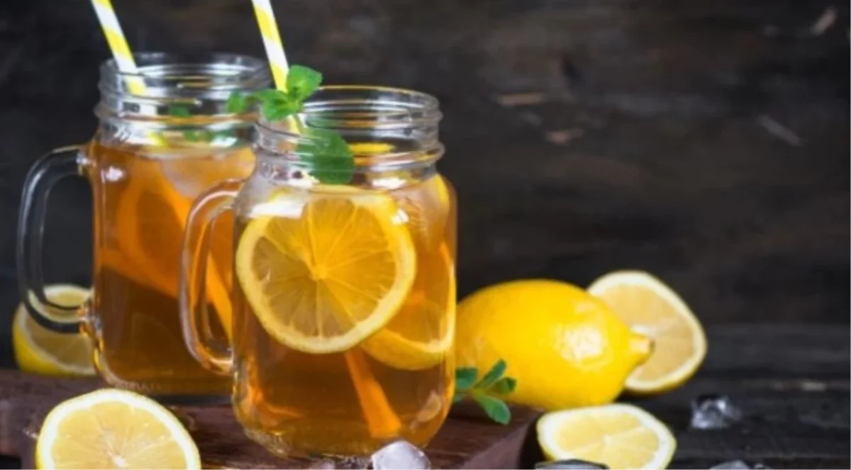 Sıcak havalarda hararetinizi alacak tarif; EVDE SOĞUK ÇAY YAPIMI! Limonlu, şeftalili soğuk çay nasıl yapılır?