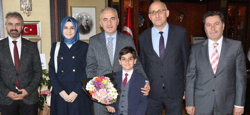 Bu Yıl 23 Nisan Temsili Rize Belediye Başkanı Öğrenci R. Asaf İslamoğlu Oldu…