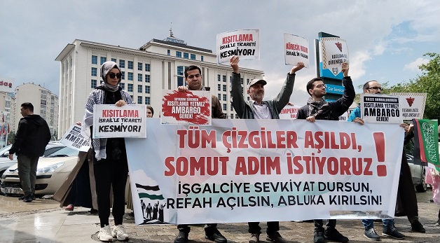 AKP GENEL MERKEZİ ÖNÜNDE 