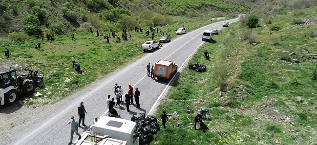 ÇATAK BELEDİYESİ’NİN BAHAR TEMİZLİĞİ MESAİSİ BAŞLADI