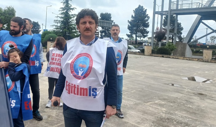Eğitim İş Sendikası 1 Mayıs’ı Atatürk Anıtı Önünde Kutladı