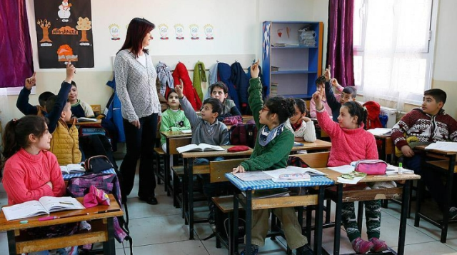 ÖĞRETMEN ATAMASI 2024! Öğretmen atamaları ne zaman, başvuru kılavuzu açıklandı mı? Branş dağılımı ve kontenjanlar belli oldu mu?