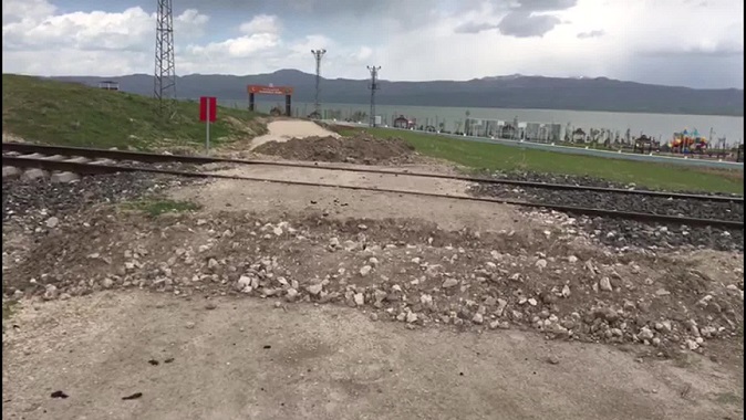 Van'da Filamingo Parkı'nın Yolunun 'Kaçak' Olduğu Gerekçesiyle Kapatılması Tepki Çekti