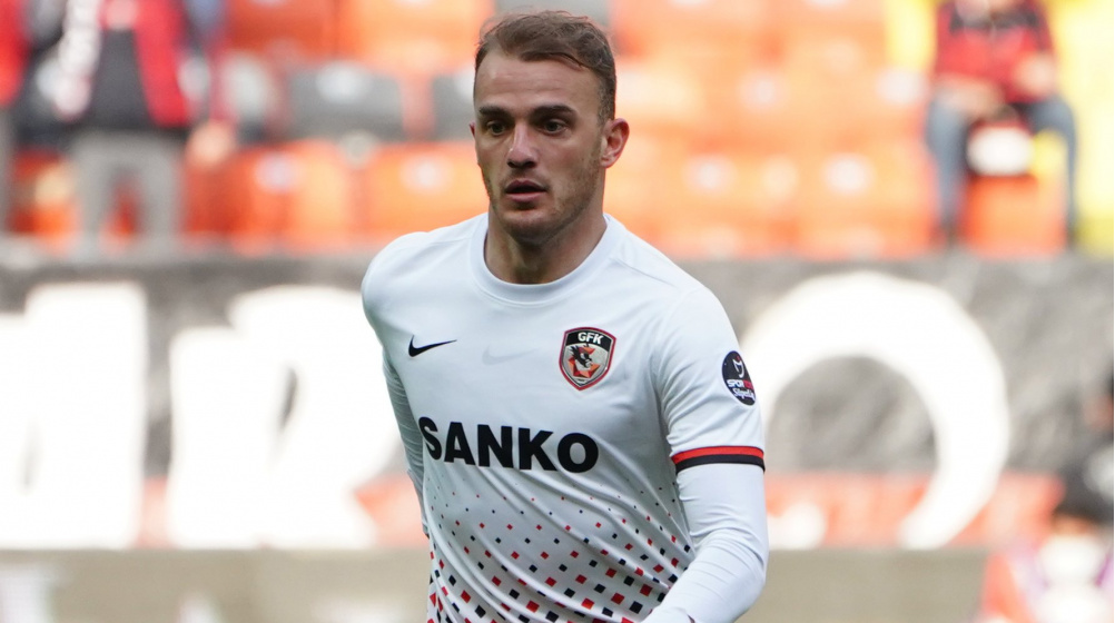 Rizespor Savunmaya İki Duvar Alıyor