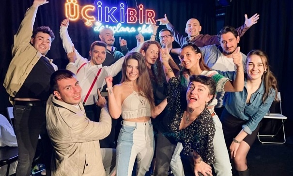 ÜçİkiBir Doğaçlama Ekibi Tiyatro Sporu ile Doğaçlıyor.