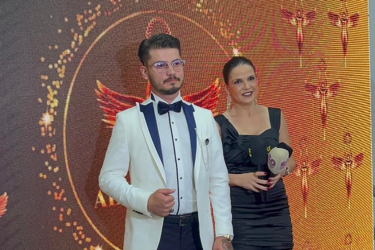 Süleyman Efiloğlu ″Yılın En İyi Astroloğu ve ilişki koçu″ ödülünü aldı