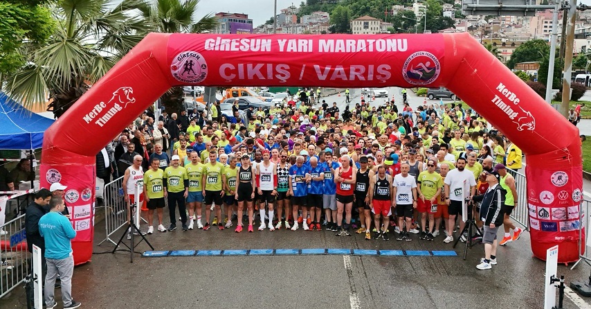 21 kilometrelik “7. Runkerasus Giresun Yarı Maratonu” koşuldu