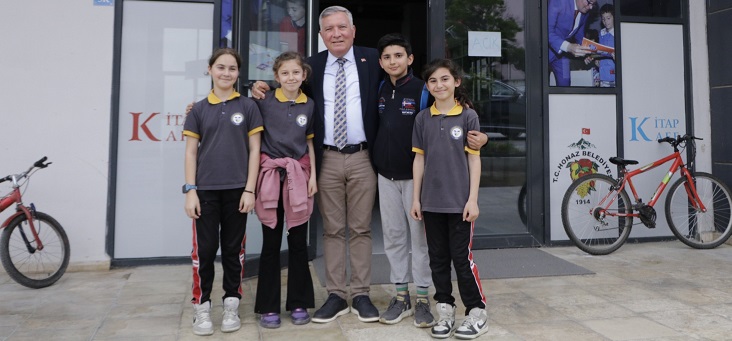 Honaz Belediyesi’nin Kitap Kafe’sinde eğitim alan 8 öğrenci bursluluk sınavını kazandı